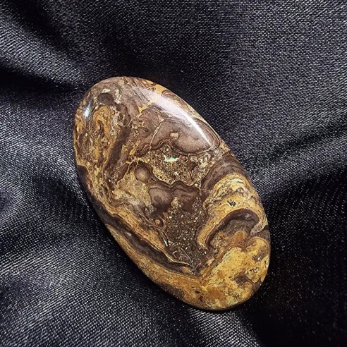 Cabujón oval de broncita