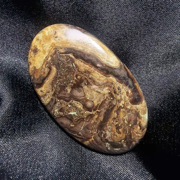 Cabujón oval de broncita