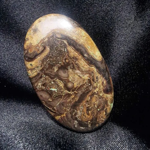 Cabujón oval de broncita