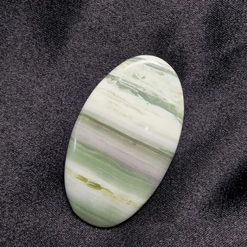 Cabujón oval de ópalo verde de Tanzania