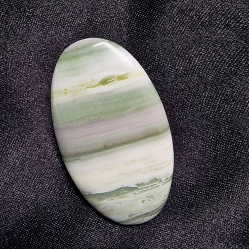 Cabujón oval de ópalo verde de Tanzania