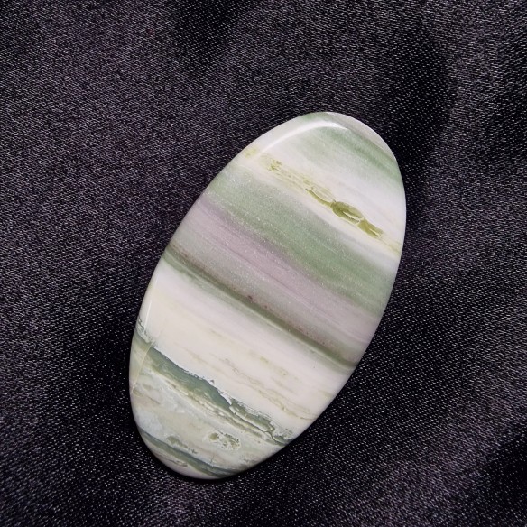 Cabujón oval de ópalo verde de Tanzania