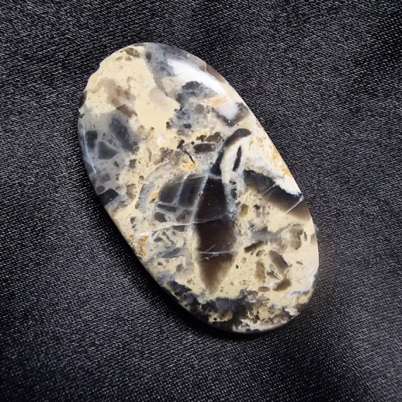 Cabujón oval de jaspe escritura