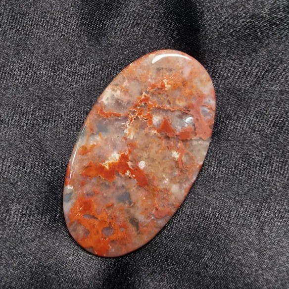 Cabujón oval de ágata musgo roja