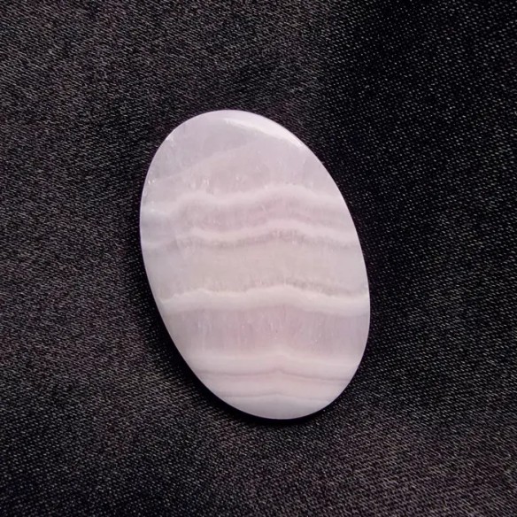 Cabujón oval de calcedonia rosa
