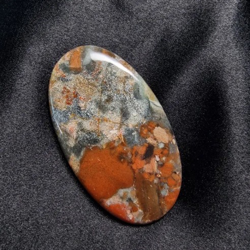 Cabujón oval de jaspe sardo rosella