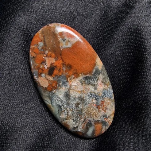 Cabujón oval de jaspe sardo rosella