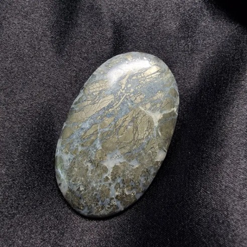 Cabujón oval de cuarzo con pirita