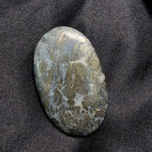 Cabujón oval de cuarzo con pirita