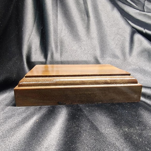 Peana de madera rectangular