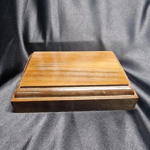 Peana de madera rectangular