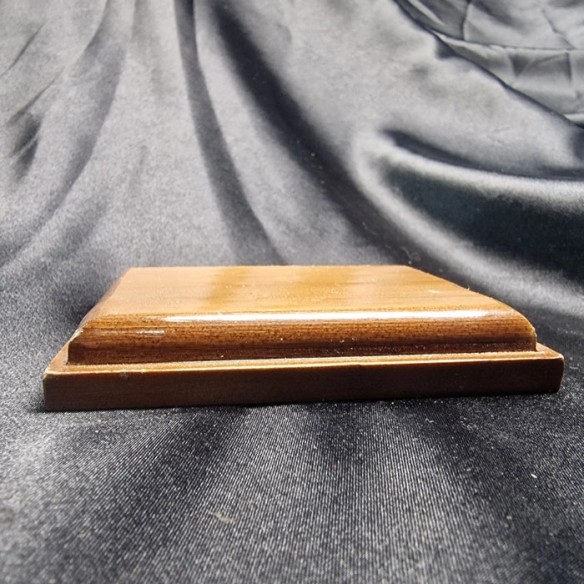 Peana de madera rectangular