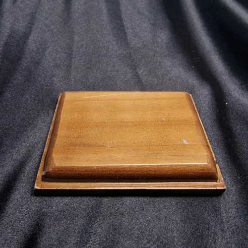 Peana de madera rectangular