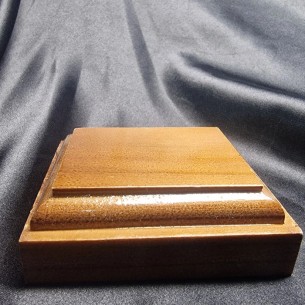 Peana de madera rectangular