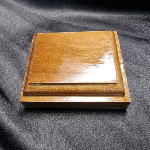 Peana de madera rectangular