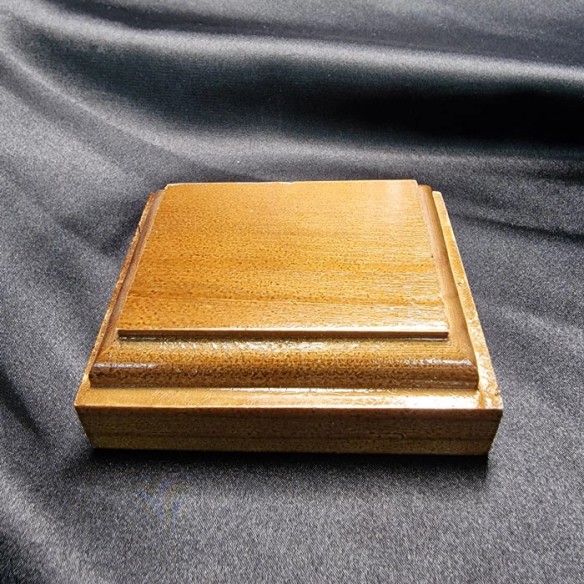 Peana de madera rectangular