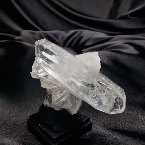 Double terminated master quartz. Both ends end in sharp points