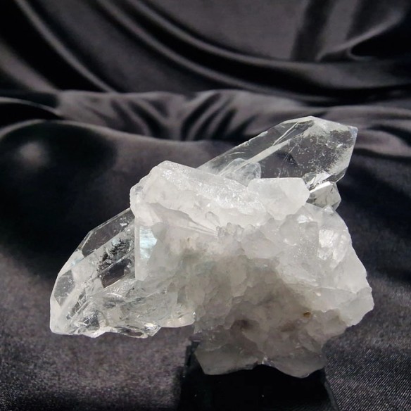 Double terminated master quartz. Both ends end in sharp points