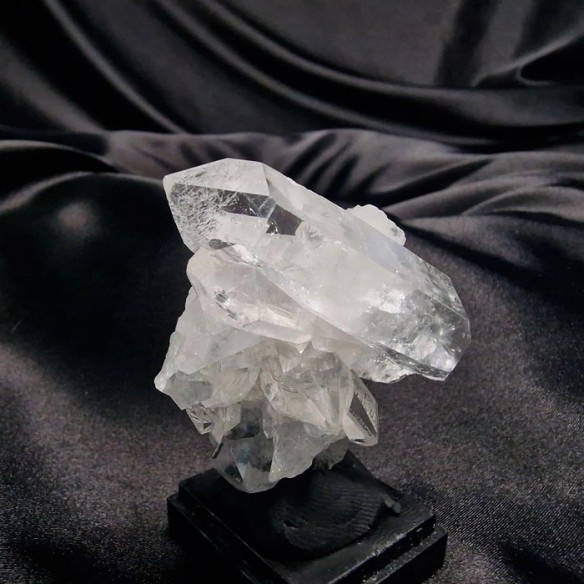 Double terminated master quartz. Both ends end in sharp points