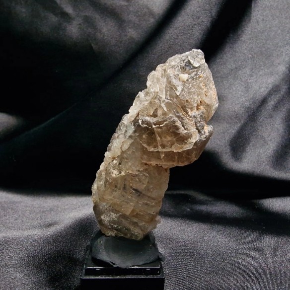 Elestialmaster quartz. Crystals forming scales