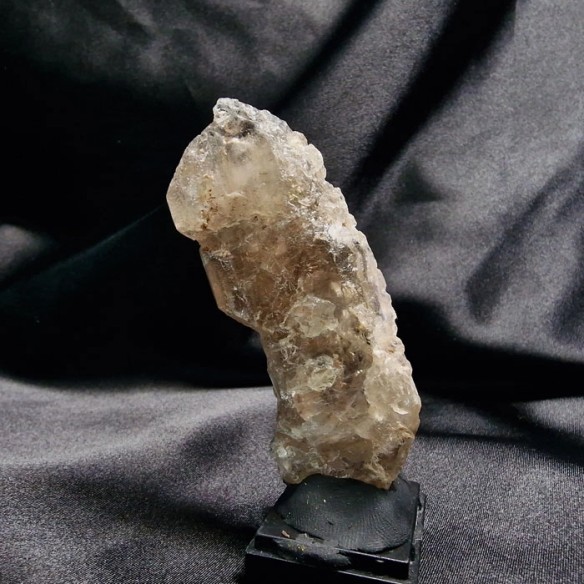 Elestialmaster quartz. Crystals forming scales