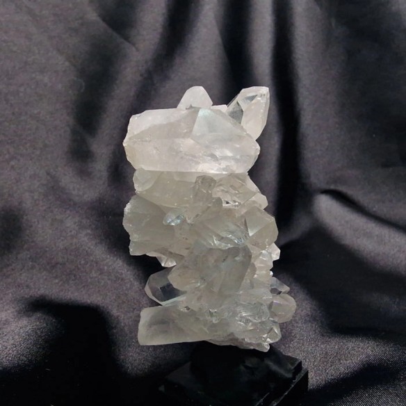 Druse master quartz. Characterized by being a cluster of points.