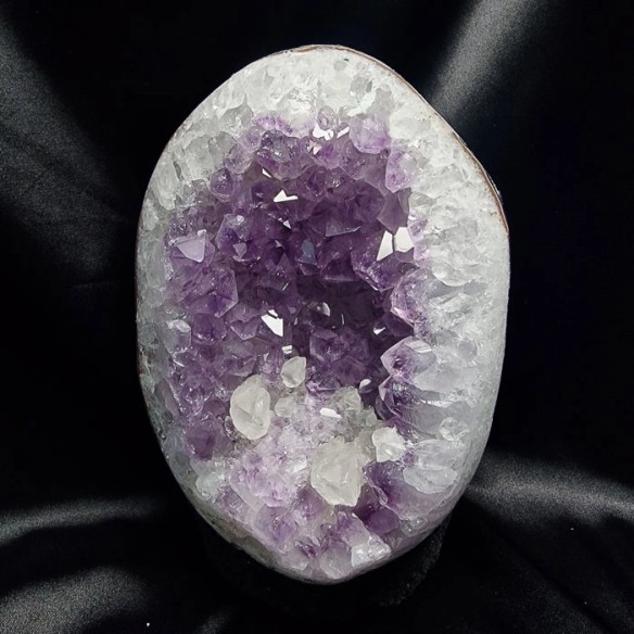 Drusa de Amatista con Cristales de Calcita
