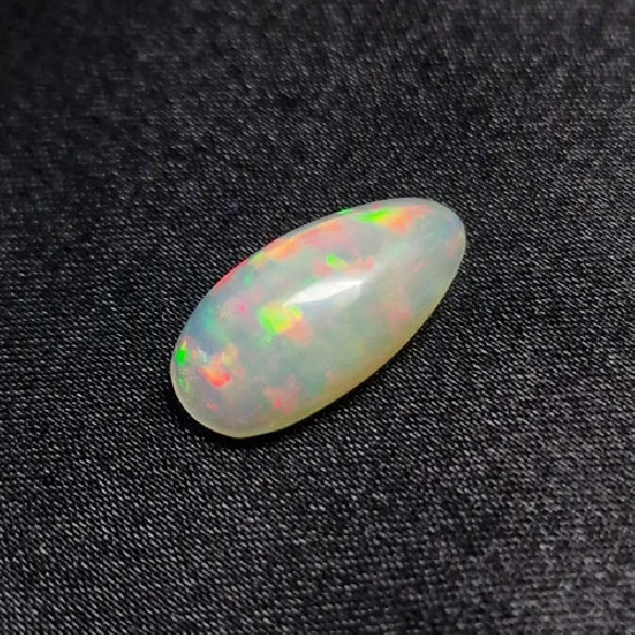 Òpal Australià Caboixó Oval 8x17 mm. Gemma natural de col·lecció