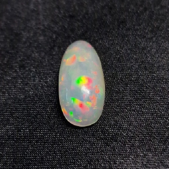 Òpal Australià Caboixó Oval 8x17 mm. Gemma natural de col·lecció