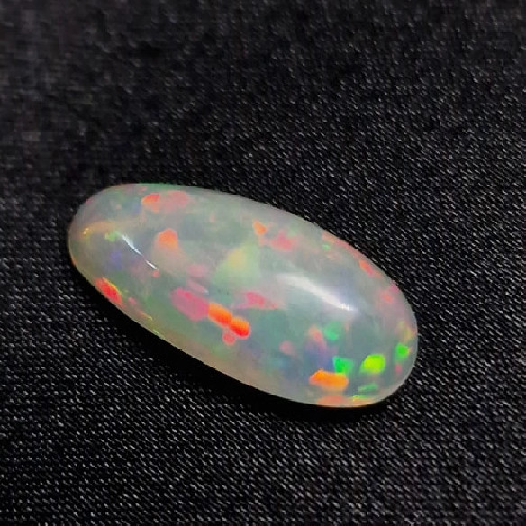 Òpal Australià Caboixó Oval 8x17 mm. Gemma natural de col·lecció
