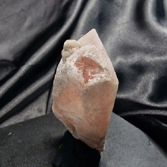 Punta natural de cuarzo litio