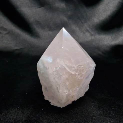 Punta pulida de cuarzo rosa aura