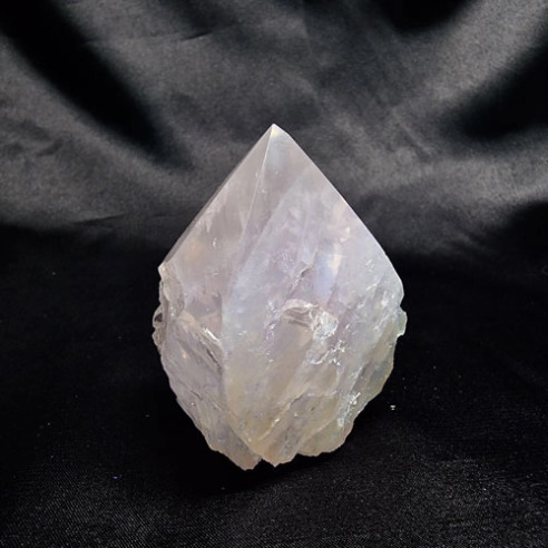 Punta pulida de cuarzo rosa aura