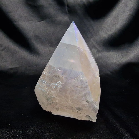 Punta pulida de cuarzo rosa aura