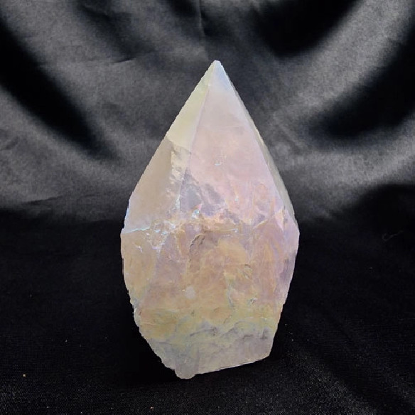 Punta pulida de cuarzo rosa aura