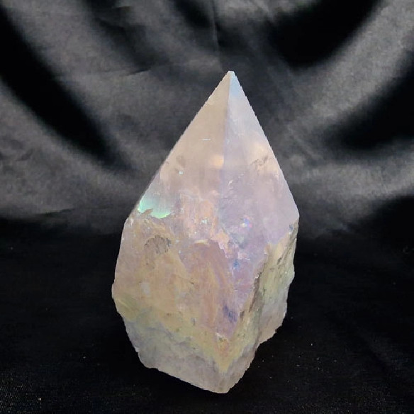 Punta pulida de cuarzo rosa aura