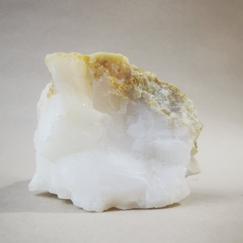 Ágata blanca opalizada - mineral en bruto