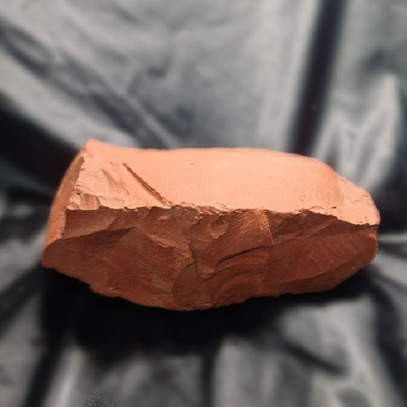 Natural Red Jasper piece of 3,7kg, the noble stone
