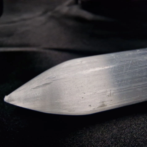 Punta de masaje de selenita, comprar selenita y minerales en Cristalljoia Barcelona