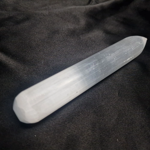 Punta de masaje de selenita, comprar selenita y minerales en Cristalljoia Barcelona