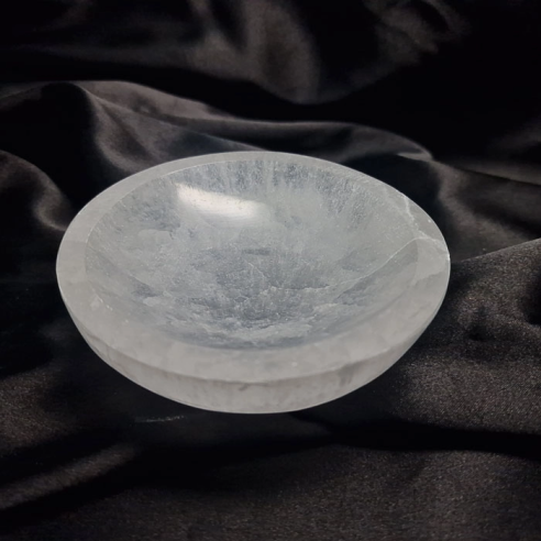 Bol de selenita de forma redonda. Comprar selenita y minerales en Cristalljoia Barcelona.