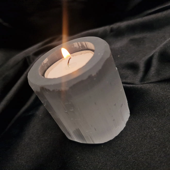 Porta-velas de selenita. Luz da lua em cada canto.