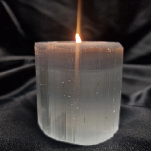 Porta-velas de selenita. Luz da lua em cada canto.