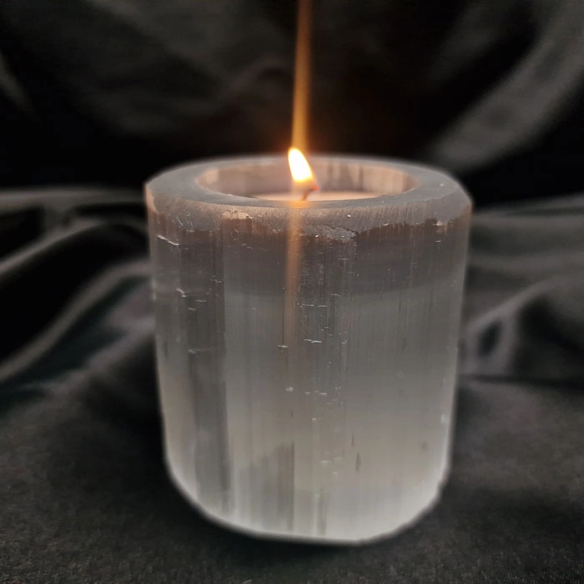 Porta-velas de selenita. Luz da lua em cada canto.