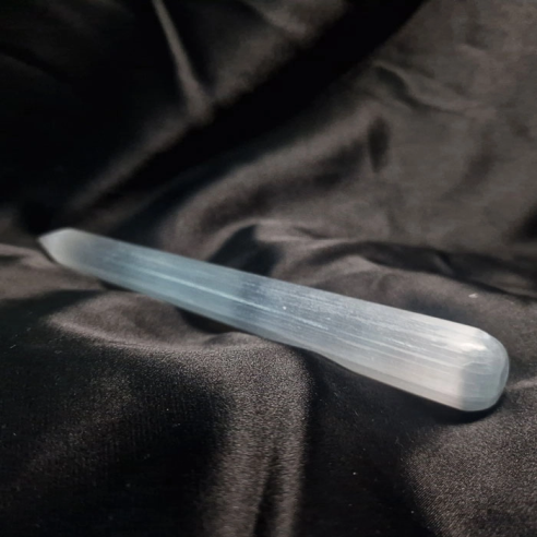 Punta masaje de selenita. Comprar minerales y selenita en Cristalljoia Barcelona.