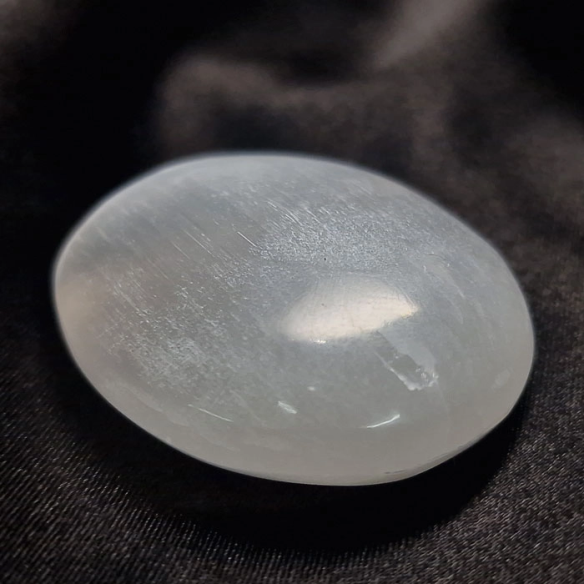 Piedra palma de selenita. Comprar selenita y minerales en Cristalljoia Barcelona.