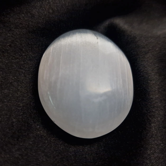 Piedra palma de selenita. Comprar selenita y minerales en Cristalljoia Barcelona.
