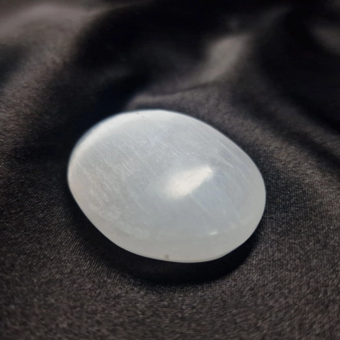 Piedra palma de selenita. Comprar selenita y minerales en Cristalljoia Barcelona.