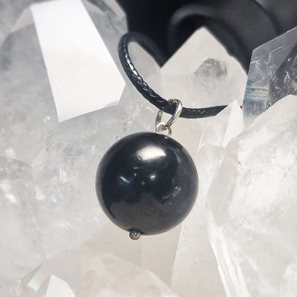 Xungita penjoll bola. El carboni és fonamental per a la vida