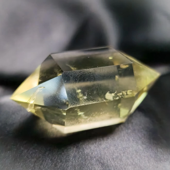 Lemon quartz polished double terminated point